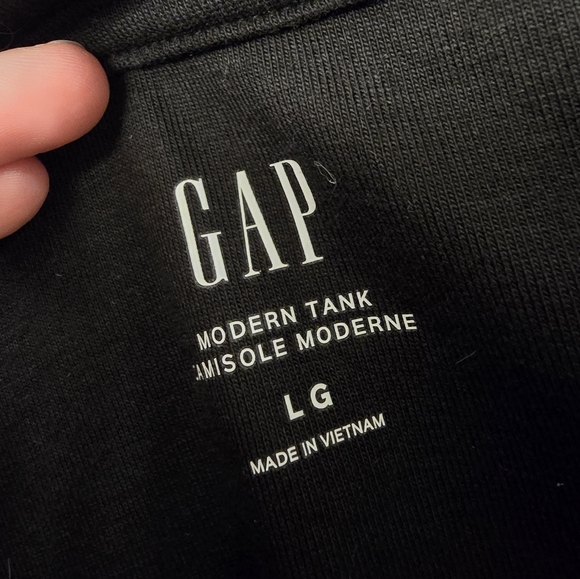 NWT | Gap SZ Large cropped tank top | Black sleeveless shirt - Picture 3 of 4